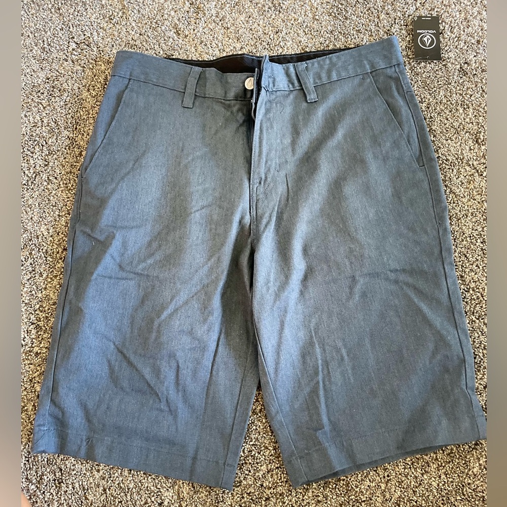 NWT Volcom Gray Shorts size 31 Men’s